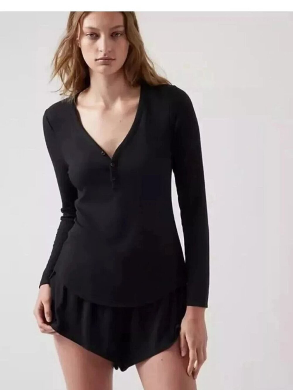 Athleta Women's XL Wind Down Sleep Top Ribbed Long Sleeve Black V-Neckline